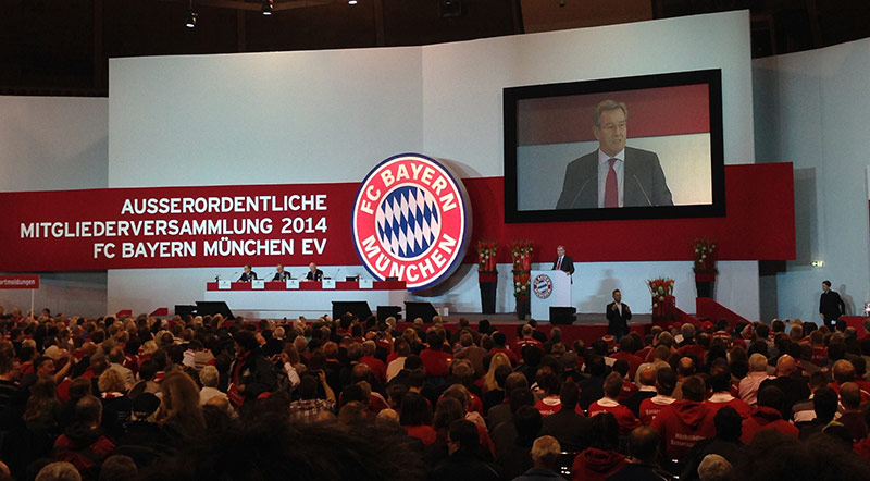 Hopfner auf der außerordentlichen Mitgliederversammlung des FC Bayern