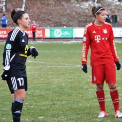 Lena Lotzen, Bundesligaspiel FC Bayern - Frankfurt, 02.12.2012, Fotoallerlei