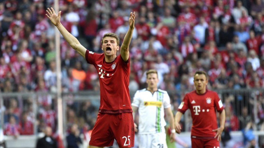 MUNICH, GERMANY - APRIL 30: Thomas Mueller of Muenchen reacts during the Bundesliga match between FC Bayern Muenchen and Borussia Moenchengladbach at Allianz Arena on April 30, 2016 in Munich, Germany. (Photo by Daniel Kopatsch/Getty Images For MAN)