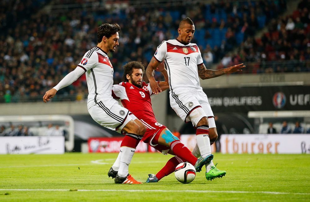 Hummels mit Boateng im Länderspiel gegen Georgien.(Bild: Boris Streubel / Bongarts / Getty Images)