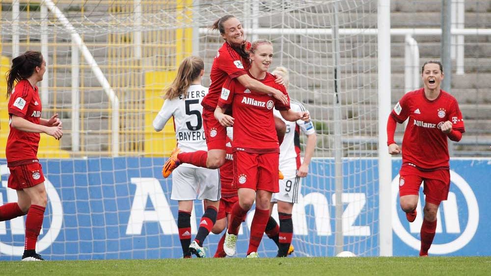 MUNICH, GERMANY - MAY 01: Vivianne Miedema of Bayern Munich is congratulated after scoring the first goal during the Women's Bundesliga match at Gruenwalder Street Stadium on May 01, 2016 in Munich, Bavaria. (Photo by Adam Pretty/Bongarts/Getty Images)
