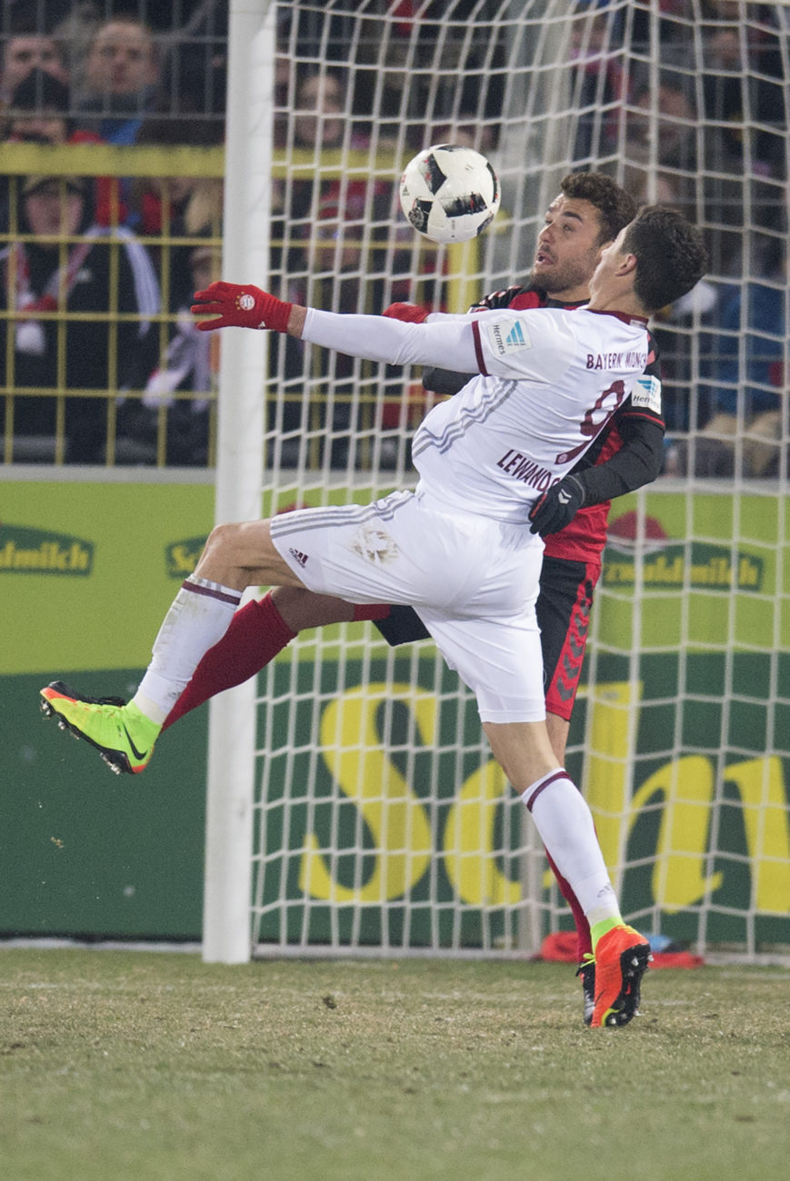  Robert Lewandowski erzielte beide Tore gegen Freiburg. (Foto: THOMAS KIENZLE/AFP/Getty Images)