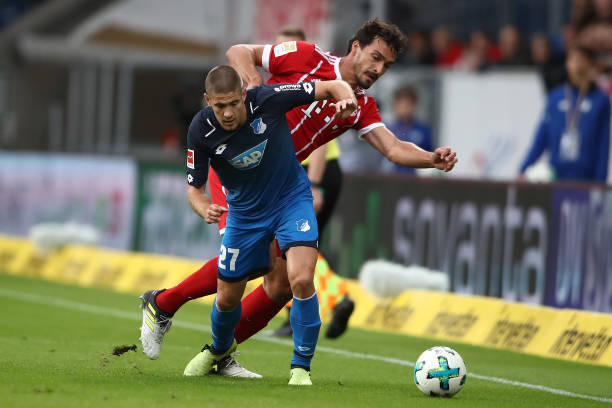 SINSHEIM, GERMANY - SEPTEMBER 09: Andrej Kramaric of Hoffenheim (l) fights for the ball with Mats Hummels of Bayern Muenchen during the Bundesliga match between TSG 1899 Hoffenheim and FC Bayern Muenchen at Wirsol Rhein-Neckar-Arena on September 9, 2017 in Sinsheim, Germany. (Photo by Alex Grimm/Bongarts/Getty Images)
