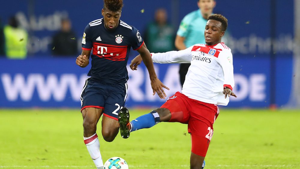 HAMBURG, GERMANY - OCTOBER 21: Kingsley Coman of Bayern Muenchen (l) is challenged by Gideon Jung of Hamburg, which results in a red card for Jung during the Bundesliga match between Hamburger SV and FC Bayern Muenchen at Volksparkstadion on October 21, 2017 in Hamburg, Germany. (Photo by Martin Rose/Bongarts/Getty Images)