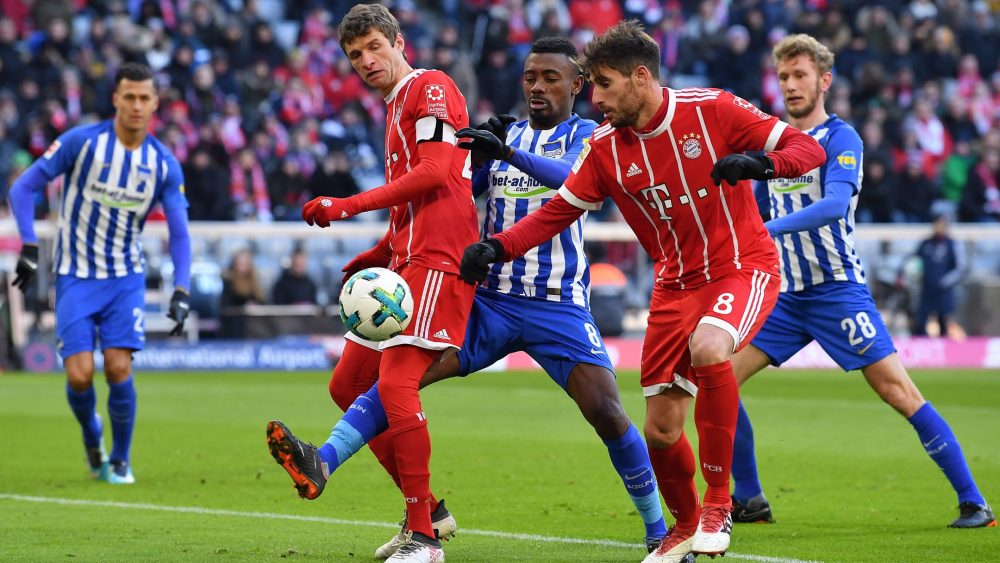 MUNICH, GERMANY - FEBRUARY 24: (L-R:) Thomas Mueller of Bayern Muenchen, Salomon Kalou of Berlin and Javi Martinez of Bayern Muenchen fight for the ball during the Bundesliga match between FC Bayern Muenchen and Hertha BSC at Allianz Arena on February 24, 2018 in Munich, Germany. (Photo by Sebastian Widmann/Bongarts/Getty Images)