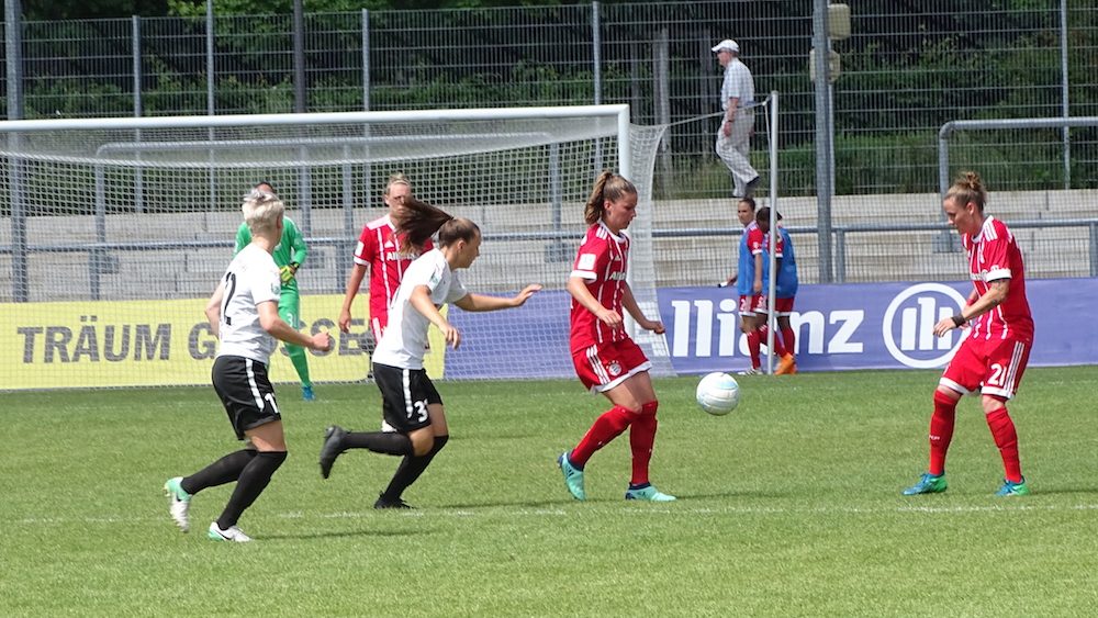 Melanie Leupolz, Simone Laudehr | FFC Frankfurt vs. FC Bayern München Frauen, Stadion am Brentanobad