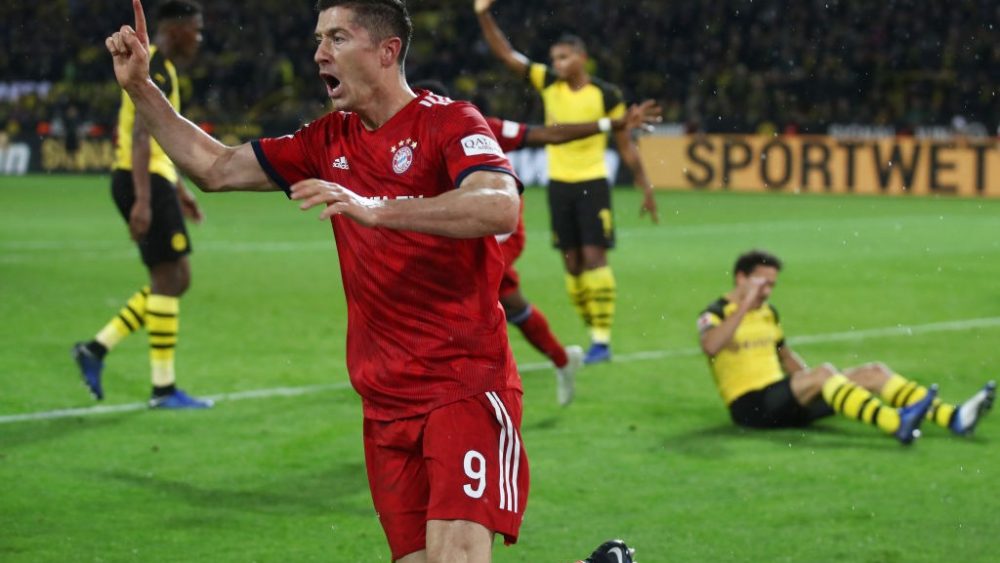 DORTMUND, GERMANY - NOVEMBER 10: Robert Lewandowski of Muenchen reacts after a disallowed goal during the Bundesliga match between Borussia Dortmund and FC Bayern Muenchen at Signal Iduna Park on November 10, 2018 in Dortmund, Germany. (Photo by Alex Grimm/Bongarts/Getty Images)