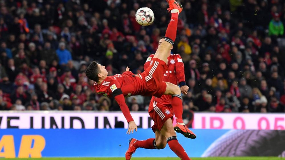 Robert Lewandowski of Bayern Munich attempts an overhead-kick during the Bundesliga match between FC Bayern Muenchen and FC Schalke 04 at Allianz Arena on February 9, 2019 in Munich, Germany. (Photo by Sebastian Widmann/Bongarts/Getty Images)