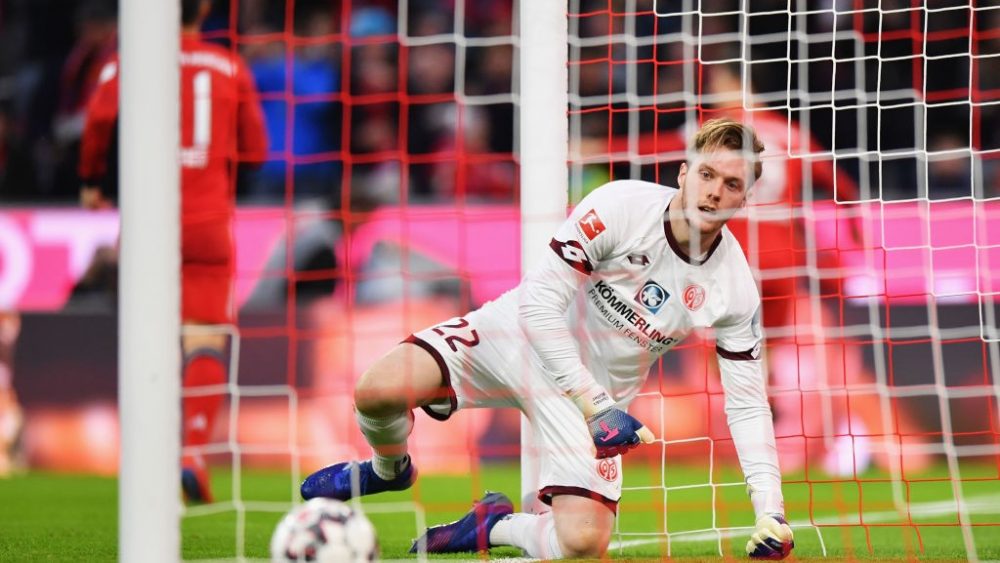 MUNICH, GERMANY - MARCH 17: Goalkeeper, Florian Mueller of FSV Mainz looks dejected after Robert Lewandowski of Bayern Munich scores his teams first goal of the game during the Bundesliga match between FC Bayern Muenchen and 1. FSV Mainz 05 at Allianz Arena on March 17, 2019 in Munich, Germany. (Photo by Sebastian Widmann/Bongarts/Getty Images)