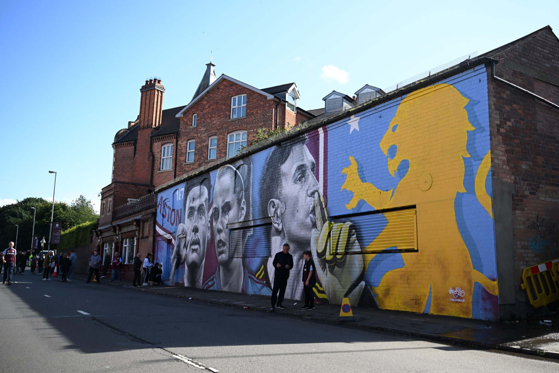 Aston Villa vs. FC Bayern: Kunst an einer Wand