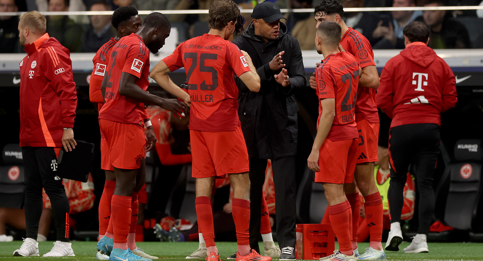 FC Bayern mit Trainer Vincent Kompany