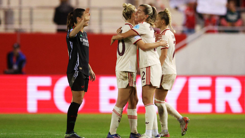 Die FC Bayern Frauen schlagen den FC Arsenal in der Champions League und leisten einen furiosen Beitrag zur Risikodebatte.