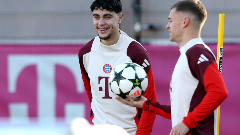 Aleksandar Pavlovic und Joshua Kimmich (FC Bayern)