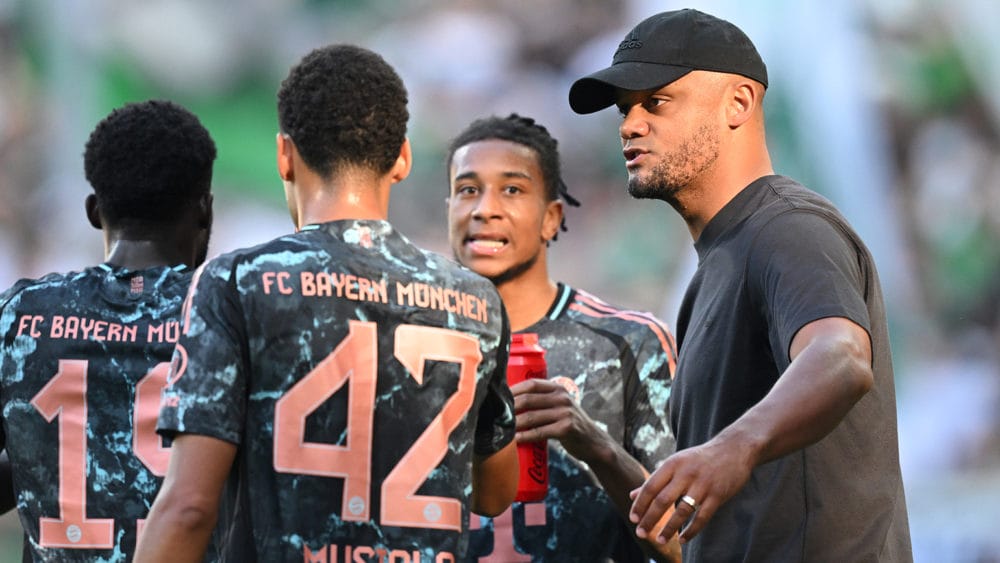 Alphonso Davies, Jamal Musiala, Michael Olise, Vincent Kompany (FC Bayern München)