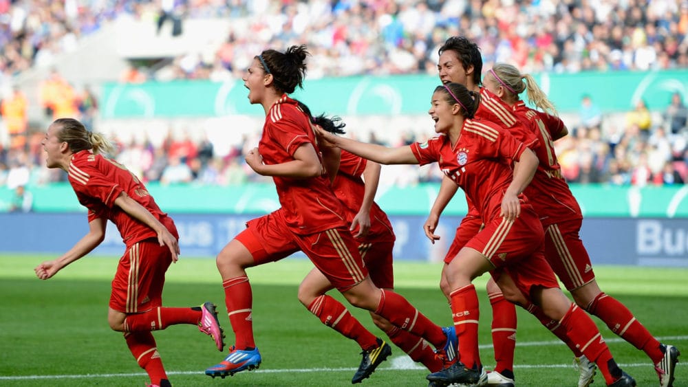 Die FC Bayern-Frauen gewinnen zum ersten Mal den DFB-Pokal.