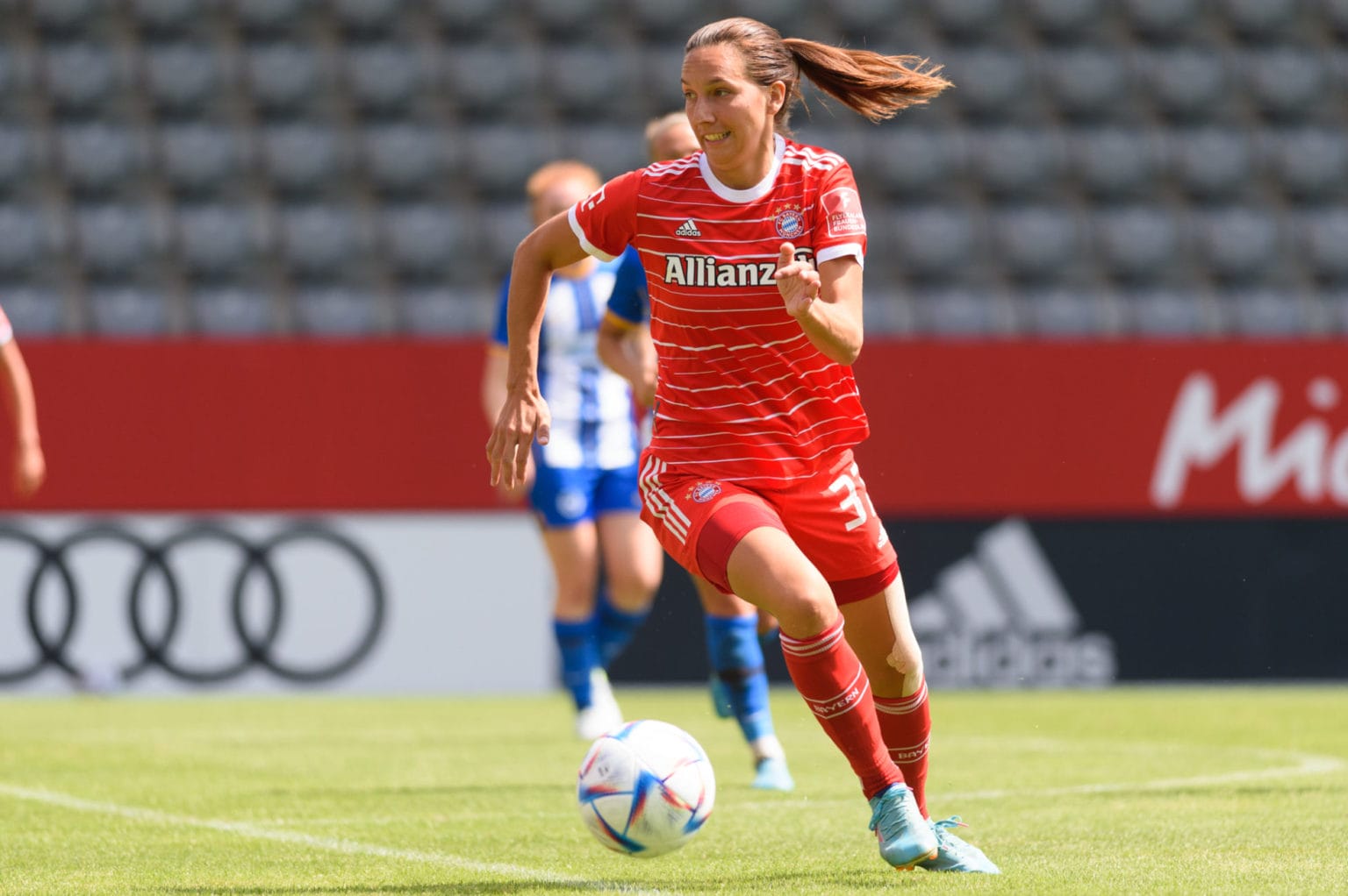 Tea Rudelic 24 Jahre FC Bayern – Adventskalender, Tür 12: Die FC Bayern Frauen ...