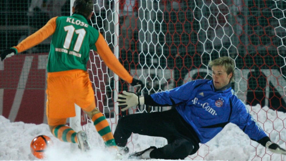 Miroslav Klose (SV Werder Bremen) und Michael Rensing (FC Bayern)