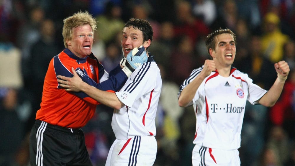 Oliver Kahn, Mark van Bommel, Philipp Lahm (FC Bayern) feiern Last-Minute-Ausgleich gegen den FC Getafe im UEFA Cup.