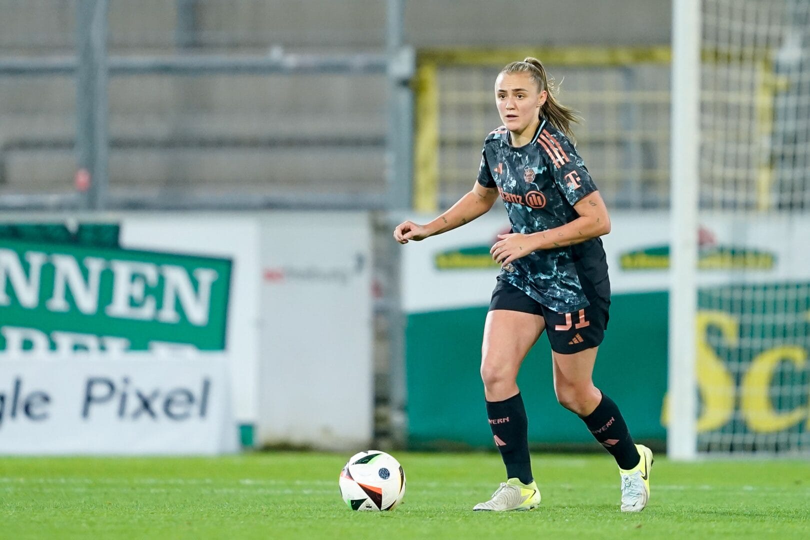 Georgia Stanway (FC Bayern München) fällt verletzt aus.