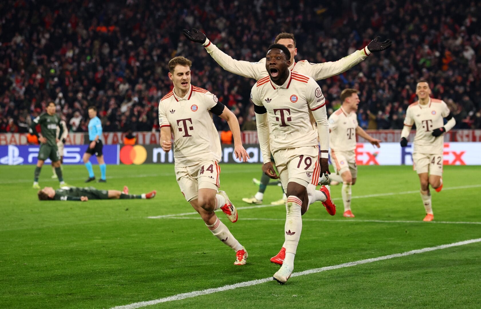 FC Bayern Alphonso Davies