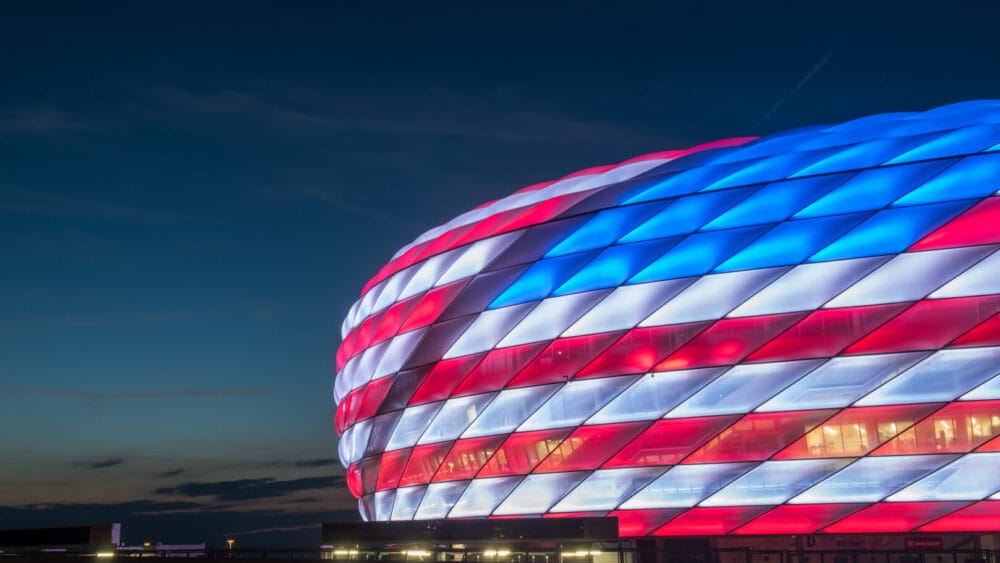 FC Bayern, Allianz Arena in den Farben der USA