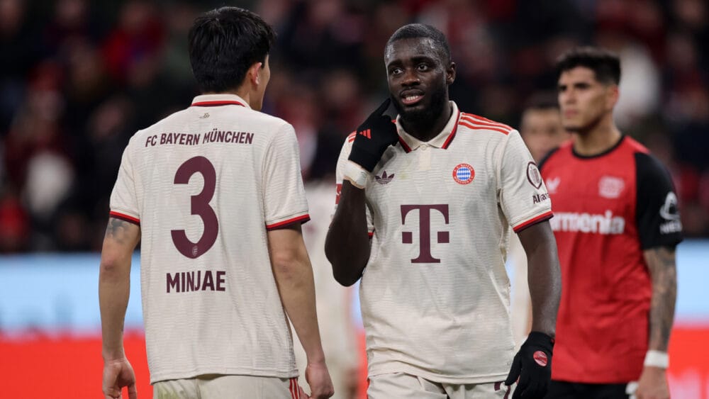 Minjae Kim und Dayot Upamecano (FC Bayern)