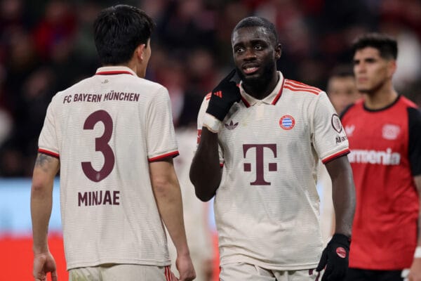 Minjae Kim und Dayot Upamecano (FC Bayern)