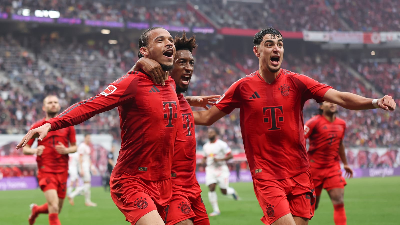 Leroy Sané, Kingsley Coman, Aleksandar Pavlovic (FC Bayern)