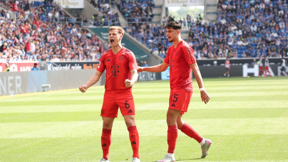Joshua Kimmich und Aleksandar Pavlović (FC Bayern)