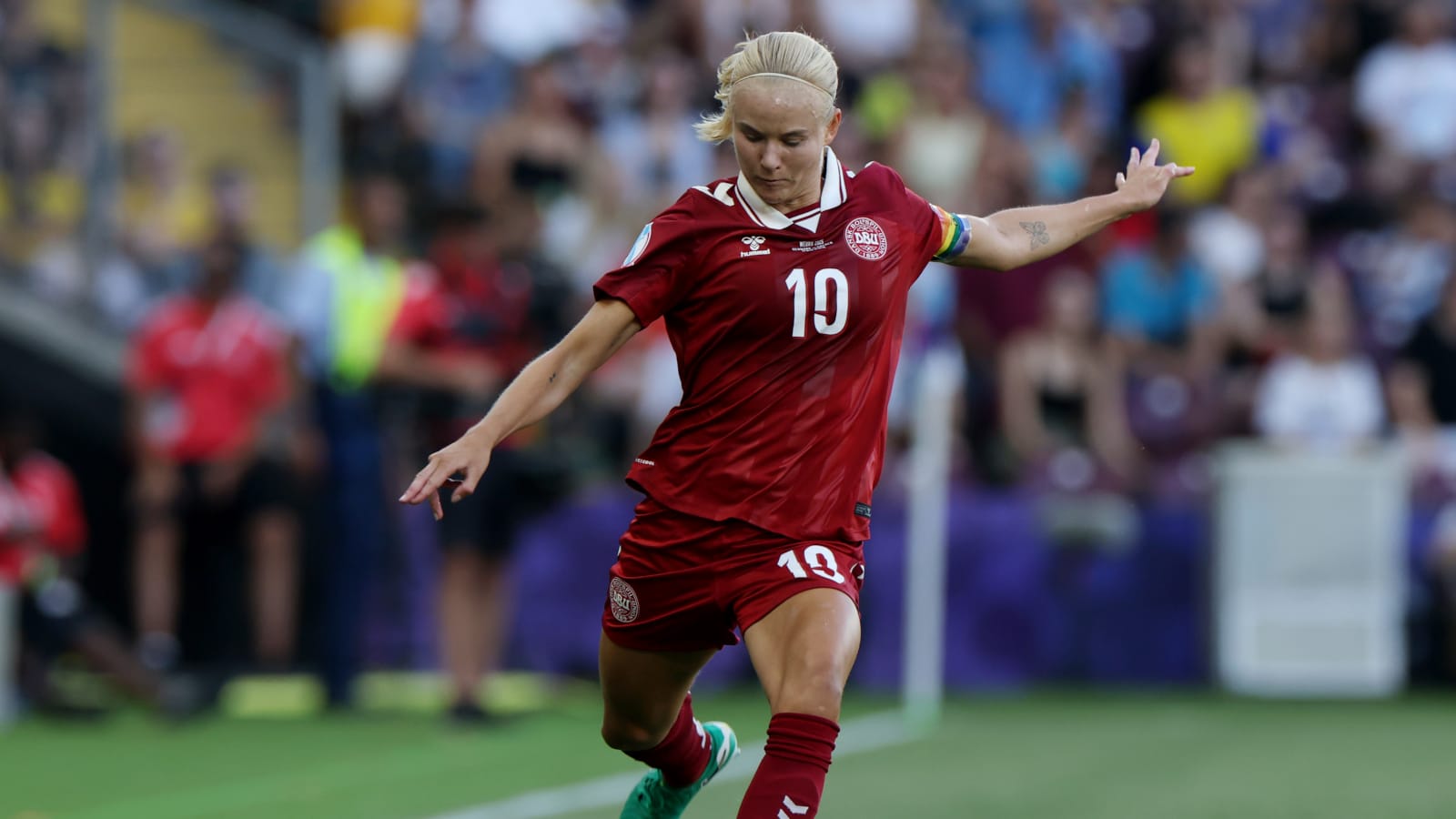 Der FC Bayern bei der EM 2025: Pernille Harder mit schwierigem Auftakt.