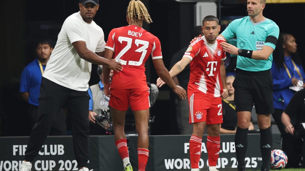 Sacha Boey und Raphael Guerreiro (FC Bayern)