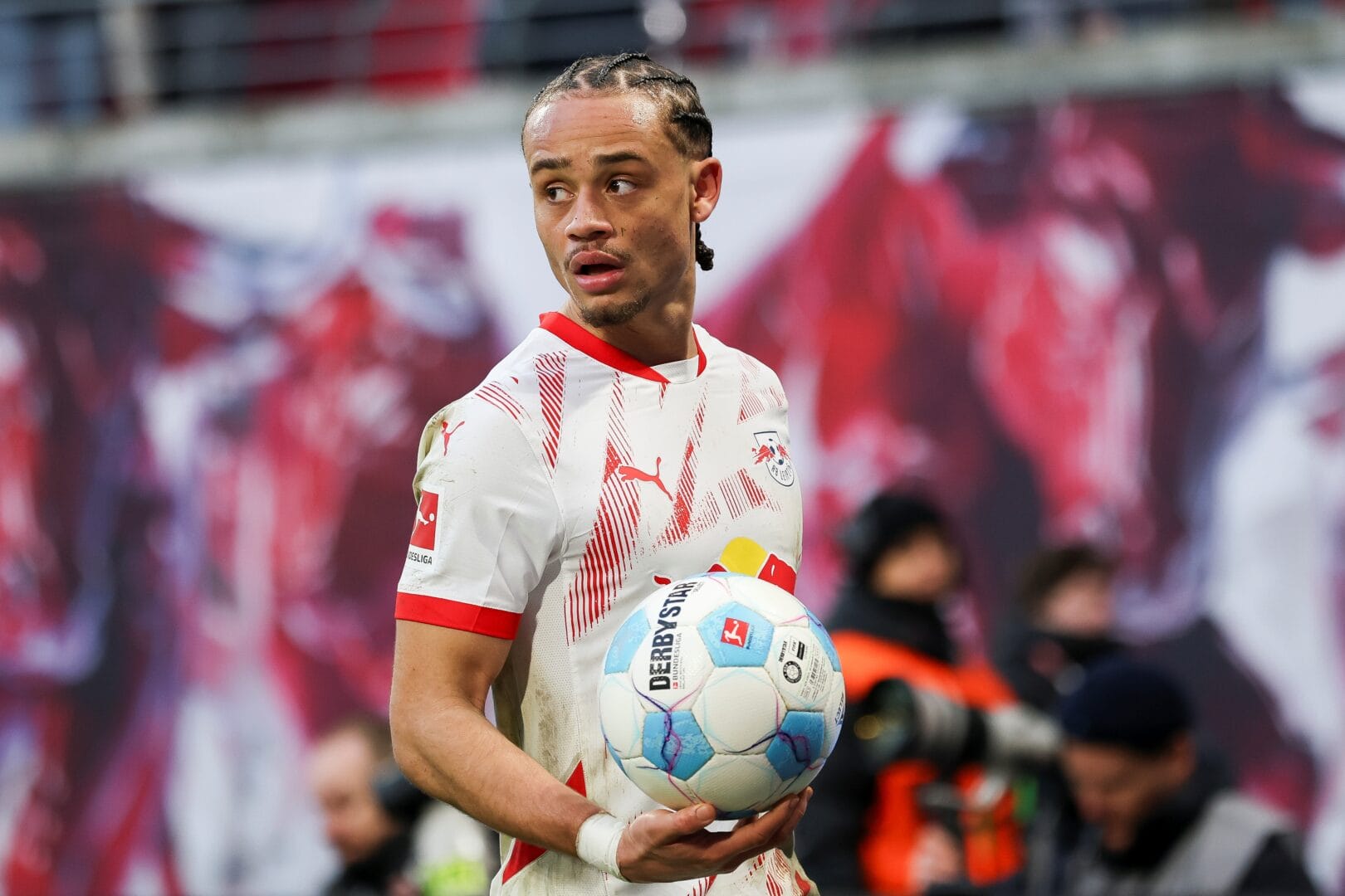 FC Bayern: Xavi Simons als Sané-Ersatz?