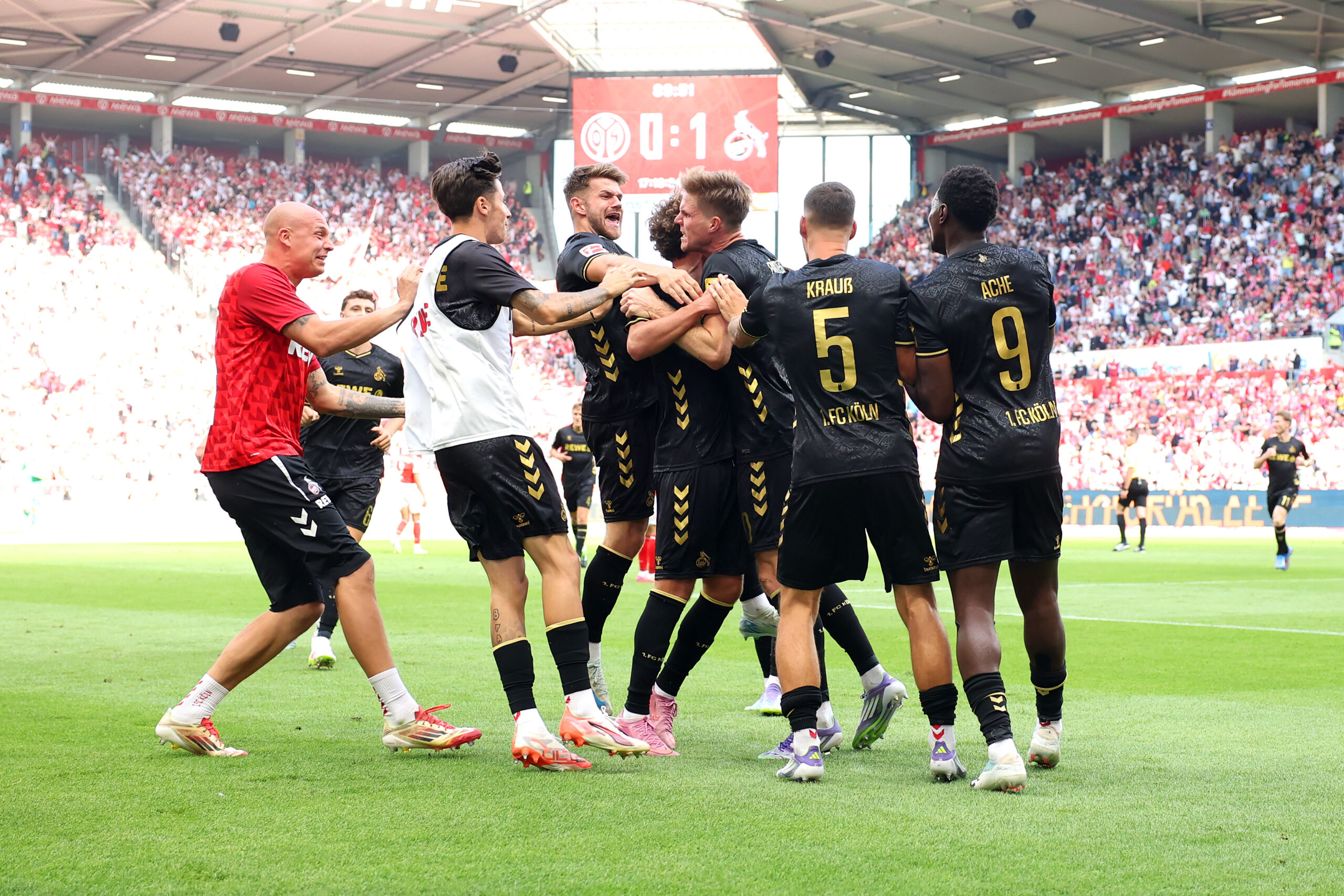 Der 1. FC Köln jubelt im Spiel gegen den FSV Mainz 05 über ein Tor. Als nächstes treffen sie auf den FC Bayern.