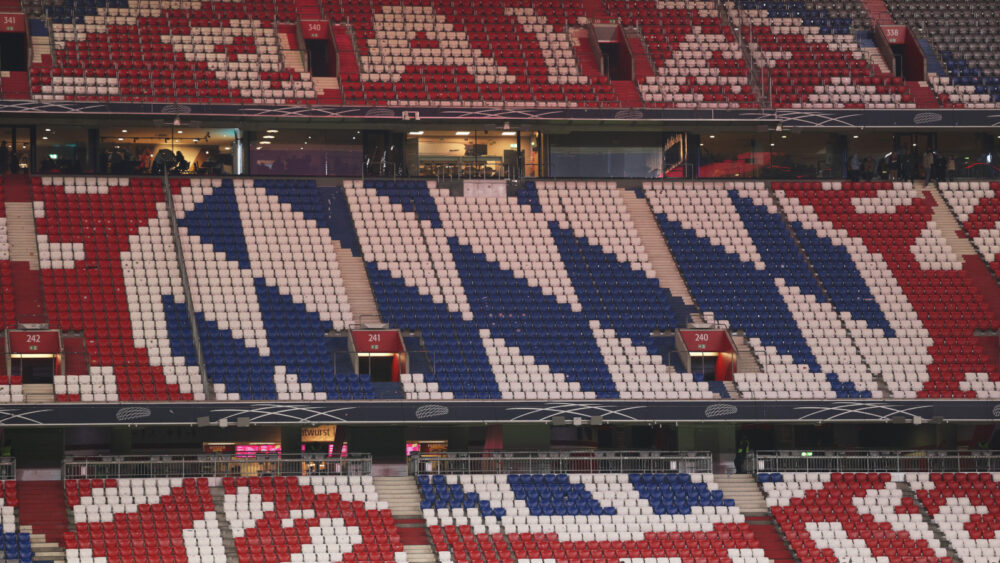 Eine leere Tribüne in der Allianz Arena des FC Bayern vor dem Duell der Frauen gegen den FC Arsenal.