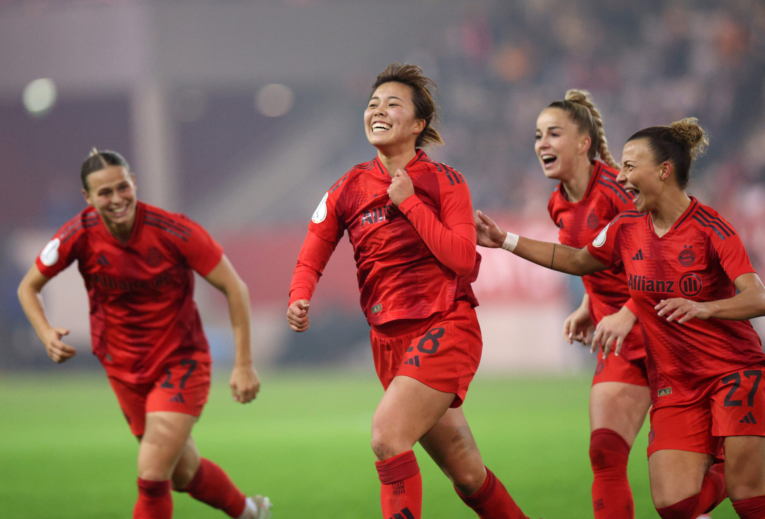 FC Bayern Frauen und Momoko Tanikawa gegen Frankfurt im Pokal
