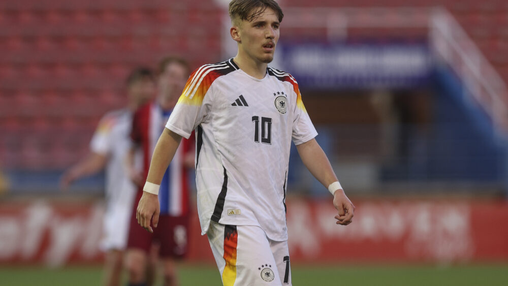 Lennart Karl: Wie groß stehen seine Chancen beim FC Bayern?