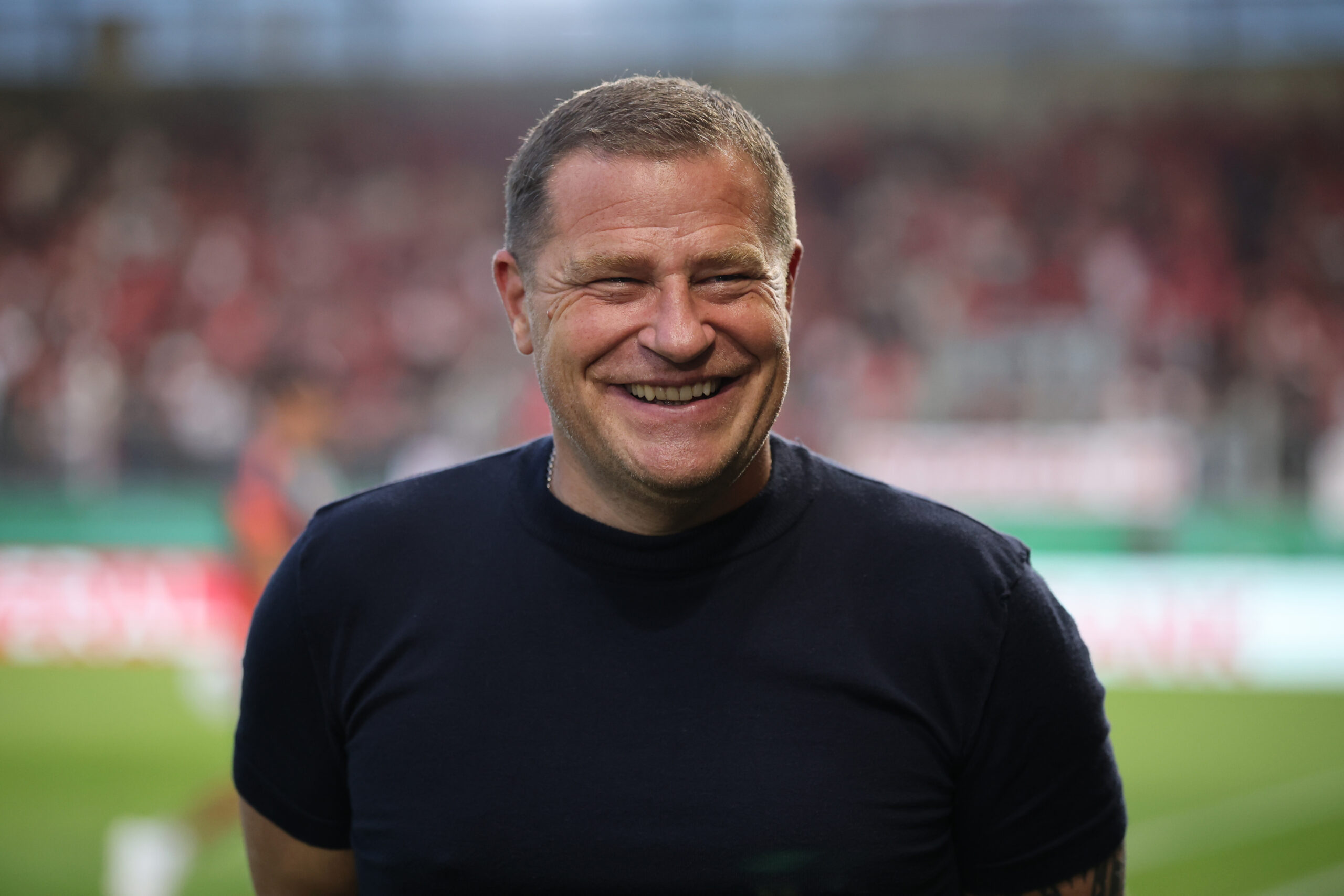 Max Eberl vom FC Bayern München lacht.