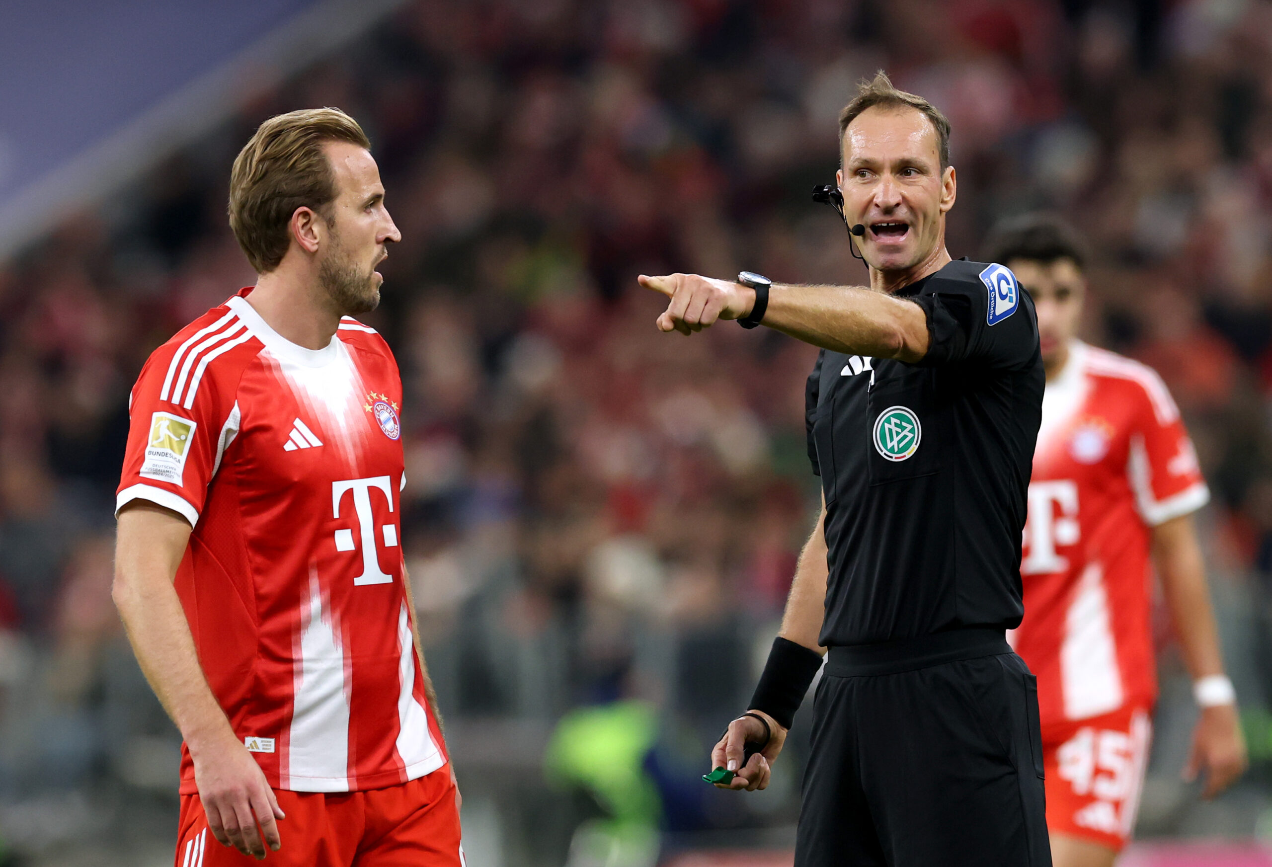 Schiedsrichter im Einsatz beim FC Bayern