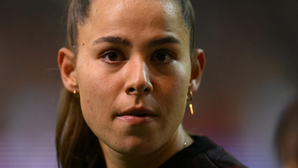 Lena Oberdorf (FC Bayern) musste verletzt ausgewechselt werden