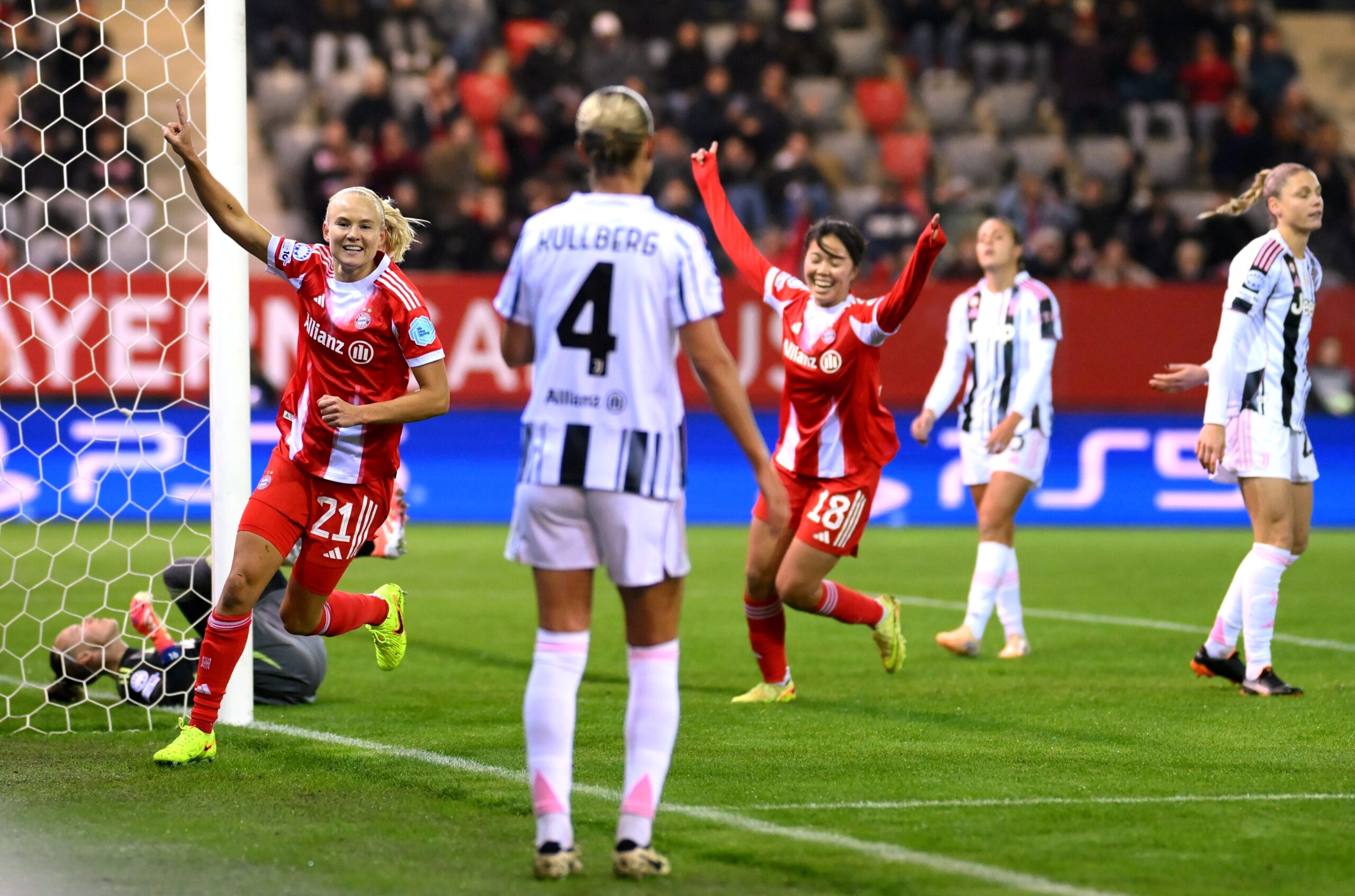 Pernille Harder (FC Bayern) feiert ihren ersten Saisontreffer.