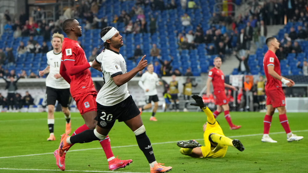 Serge Gnabry (FC Bayern) im Trikot des DFB-Teams.