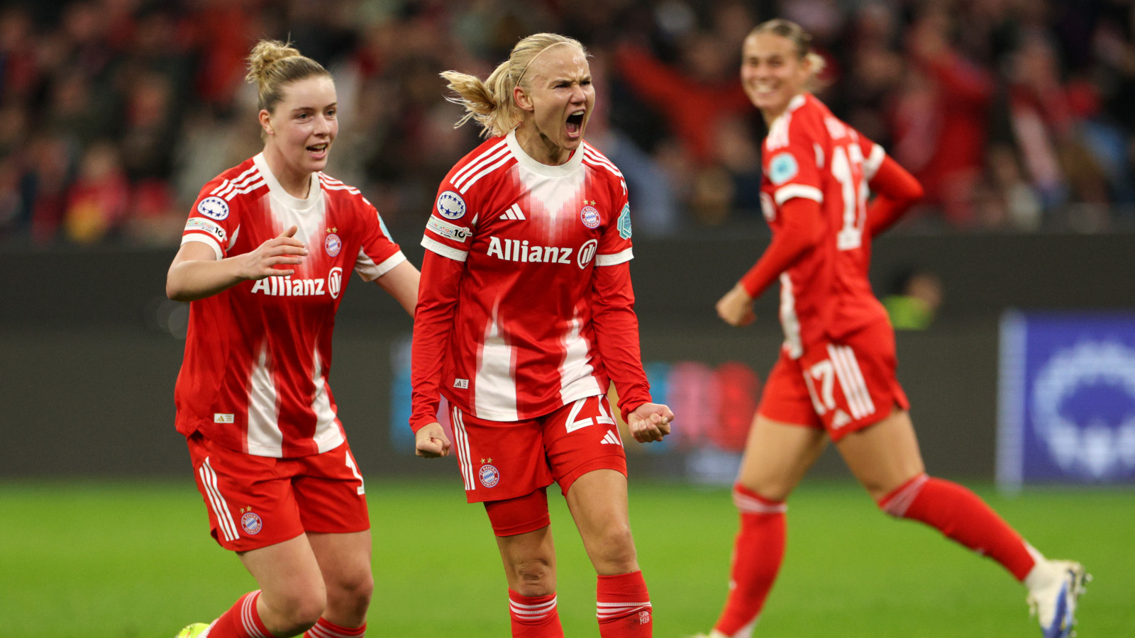 Pernille Harder jubelt (FC Bayern)