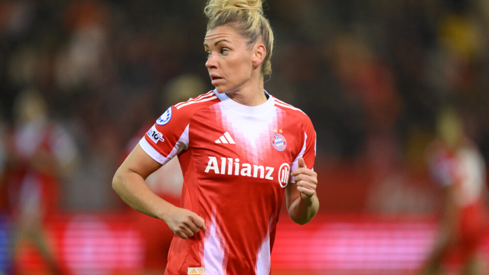 Linda Dallmann im Trikot der FC Bayern Frauen