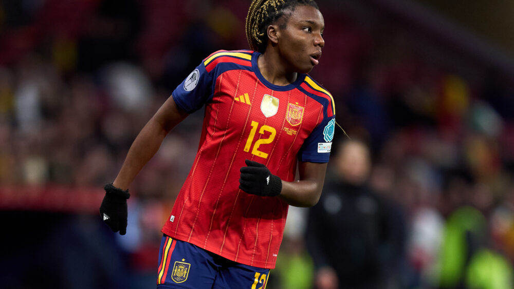 Edna Imade (FC Bayern) im Trikot der spanischen Nationalelf.