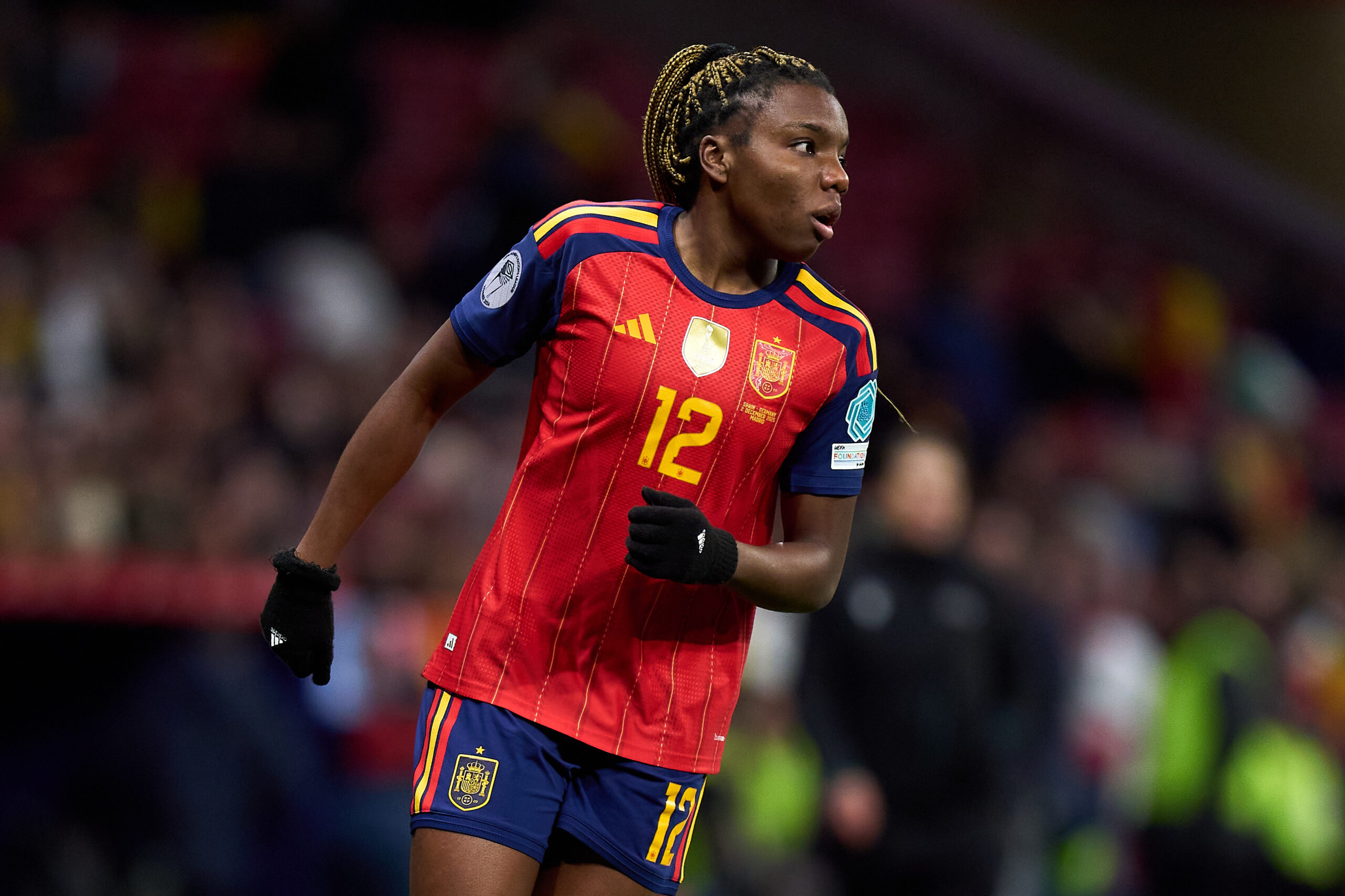 Edna Imade (FC Bayern) im Trikot der spanischen Nationalelf.