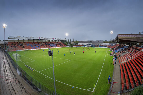 Der Sportpark in Unterhaching im Panorama. Ist das bald die Heimat der FC Bayern Frauen?
