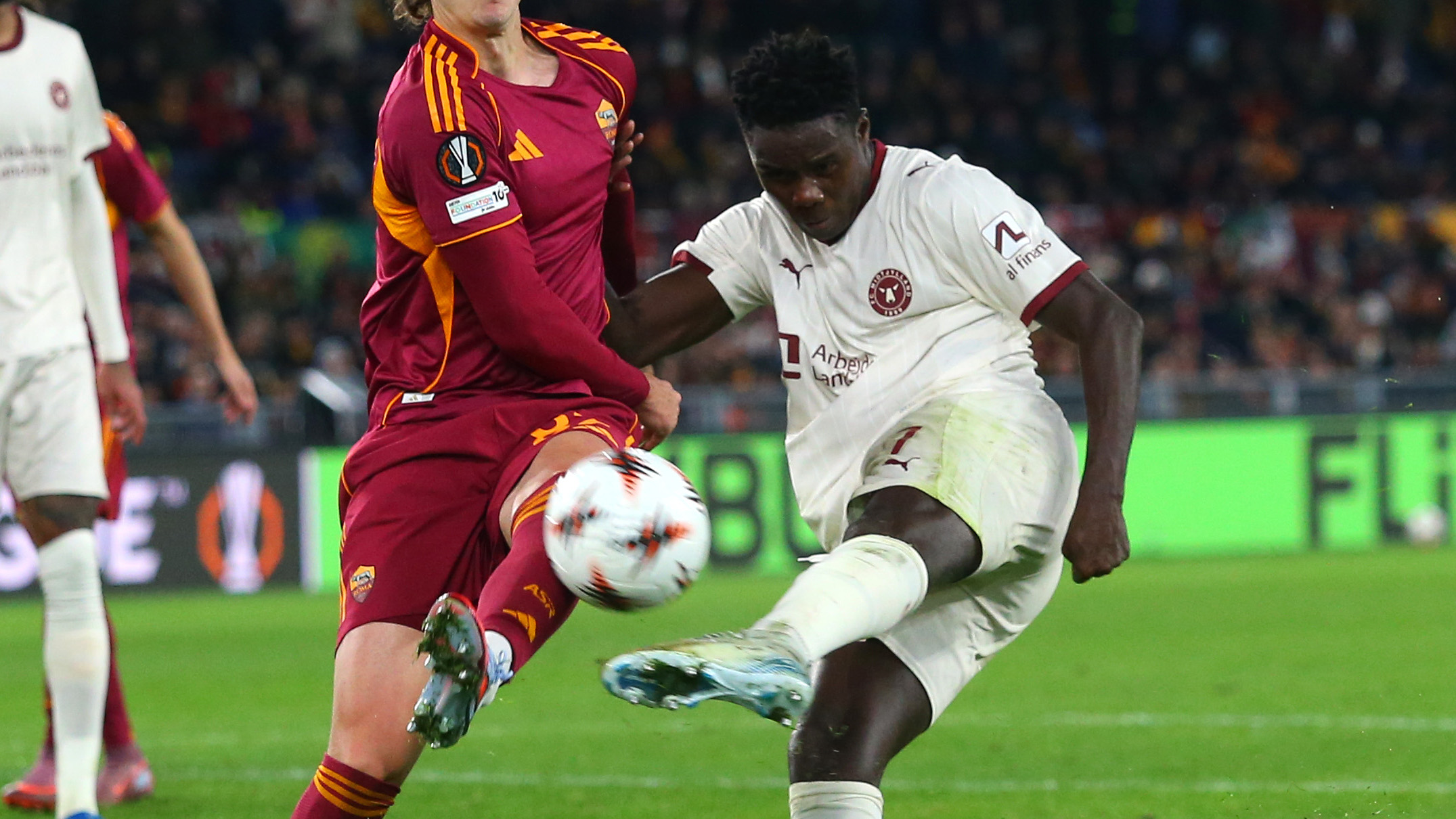 Franculino Dju beim Abschluss. Der Stürmer könnte beim FC Bayern Harry Kane beerben.