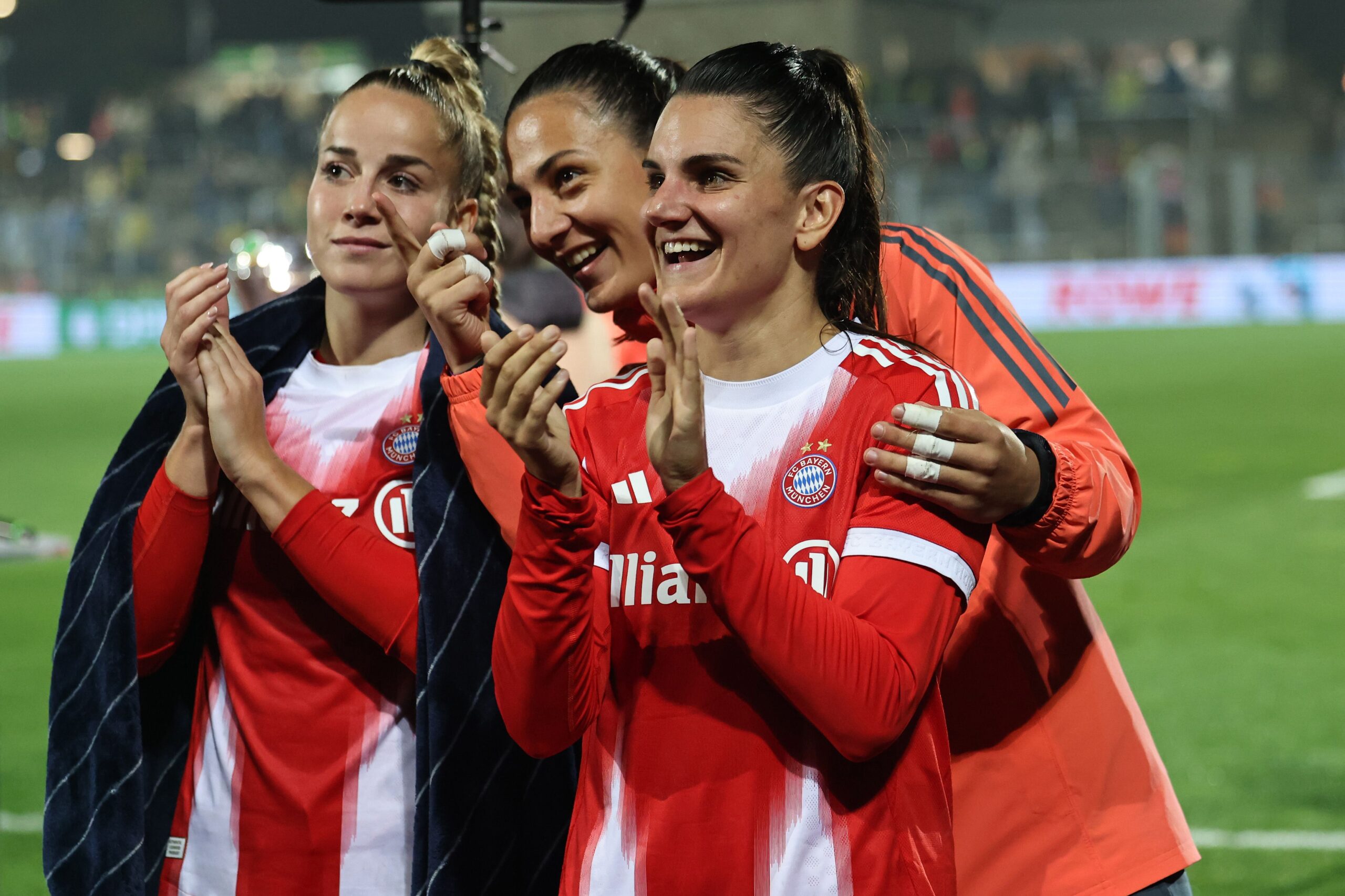 Die FC Bayern Frauen gewinnen gegen den HSV