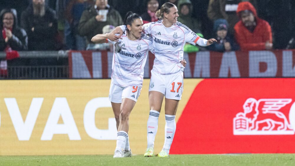 Die FC Bayern Frauen gewinnen klar in Frankfurt