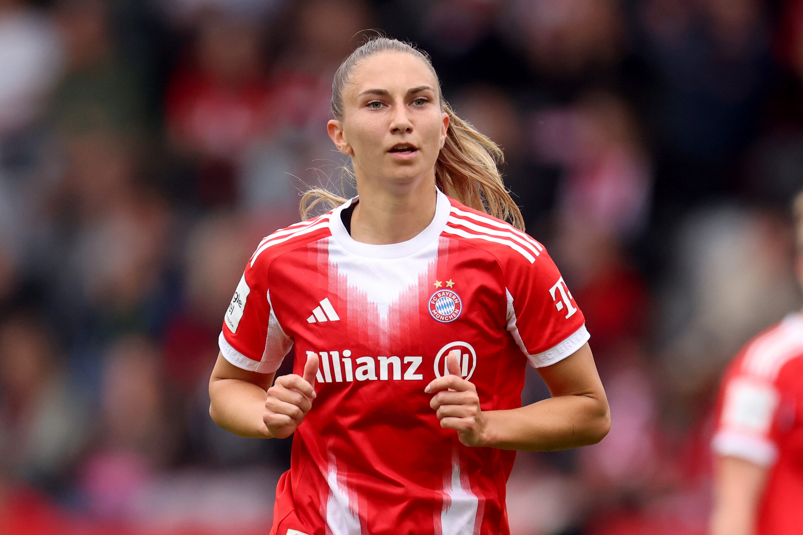 Katharina Naschenweng (FC Bayern München) im Miasanrot-Interview